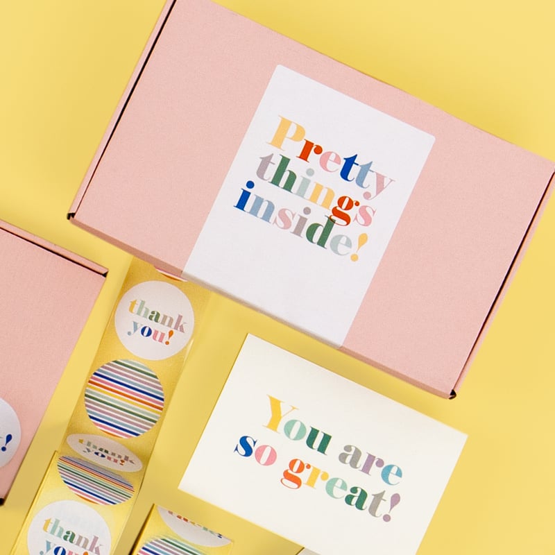 Lukkeetiket POP pastel med print - engelsk tekst - 2