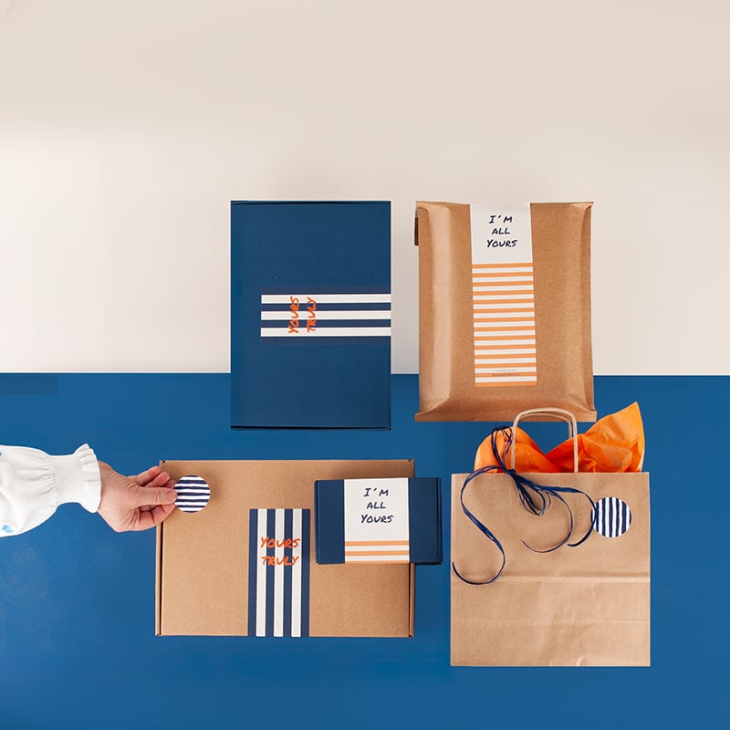 Lukkeetiket Striped Stories abrikos/creme - Forsendelsesemballage